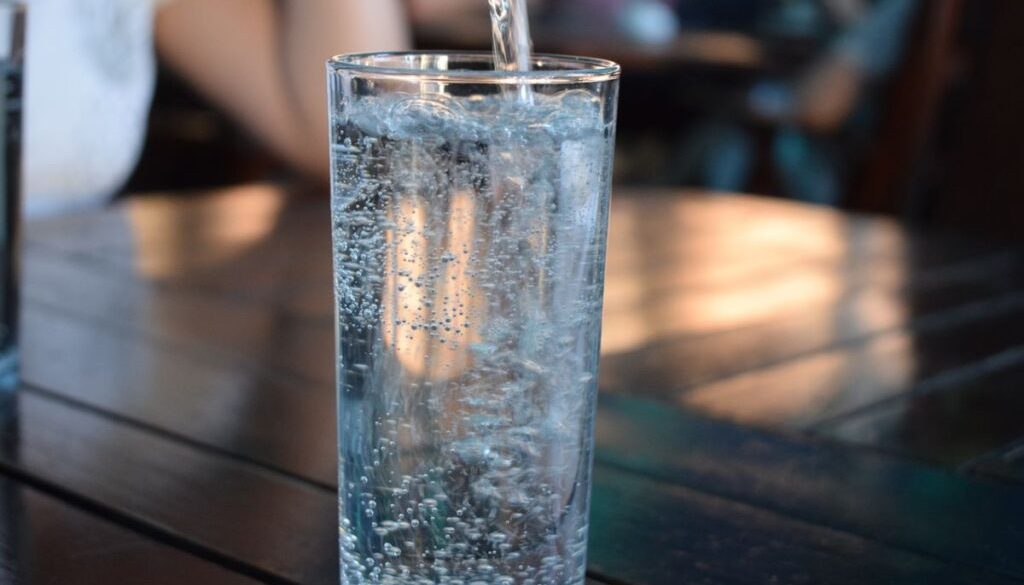 bottle-g006046e1c_1280
